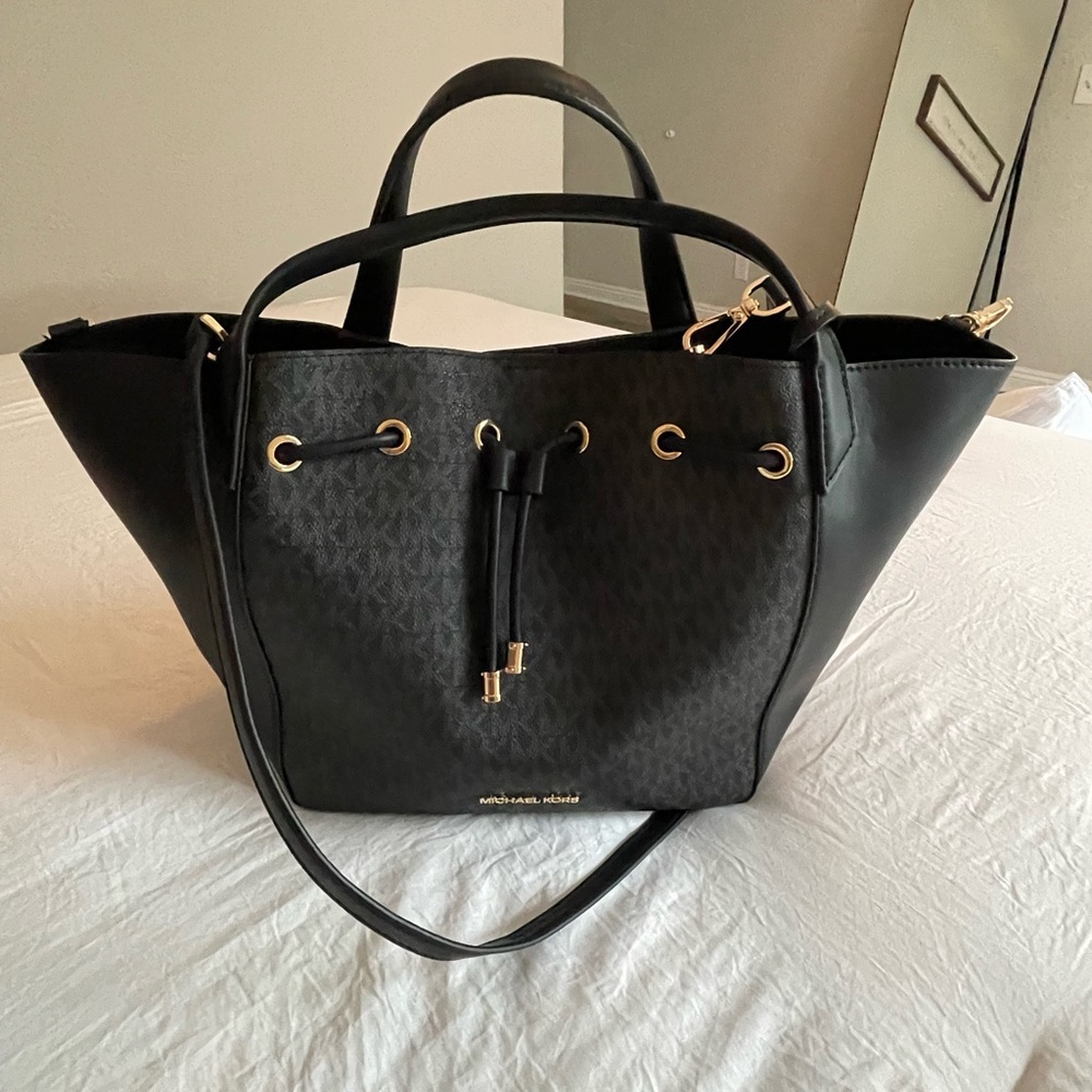Michael Kors Black Signature Bag.